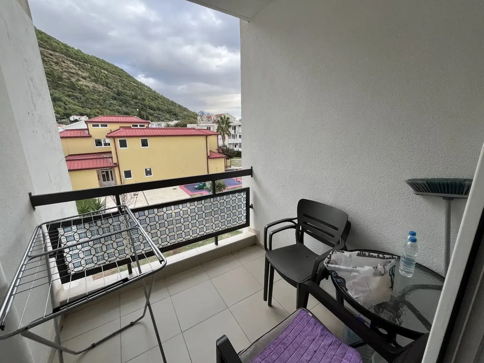 Jednosoban-stan-53-m²-za-izdavanje-u-Budvi-1 Izdavanje: Jednosoban stan 53 m² – Velji Vinogradi, Budva — fotografija 2