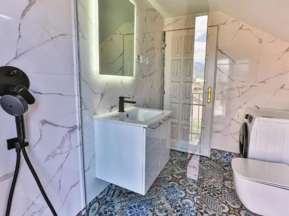 Dvosoban stan 100 m² – Sveti Stefan, Budva — fotografija 2
