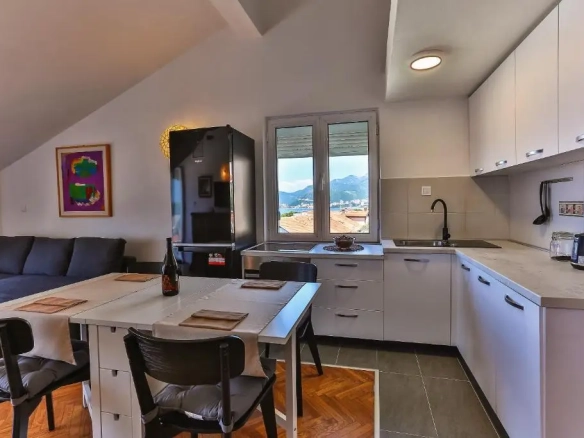 Dvosoban stan 100 m² – Sveti Stefan, Budva — fotografija 7