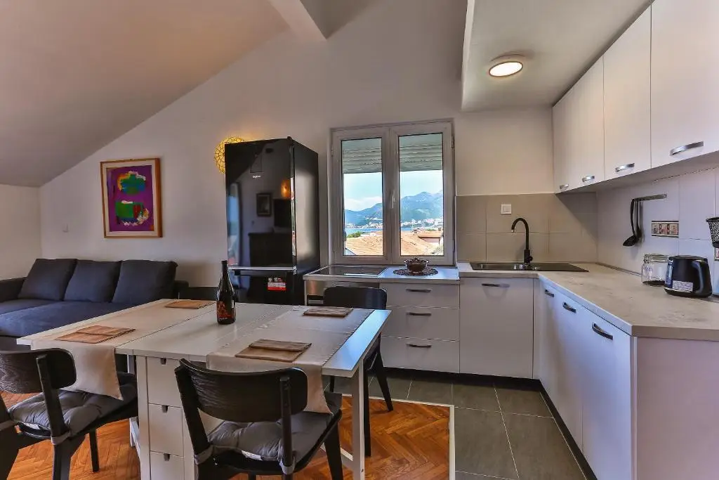 Dvosoban stan 100 m² – Sveti Stefan, Budva — fotografija 7