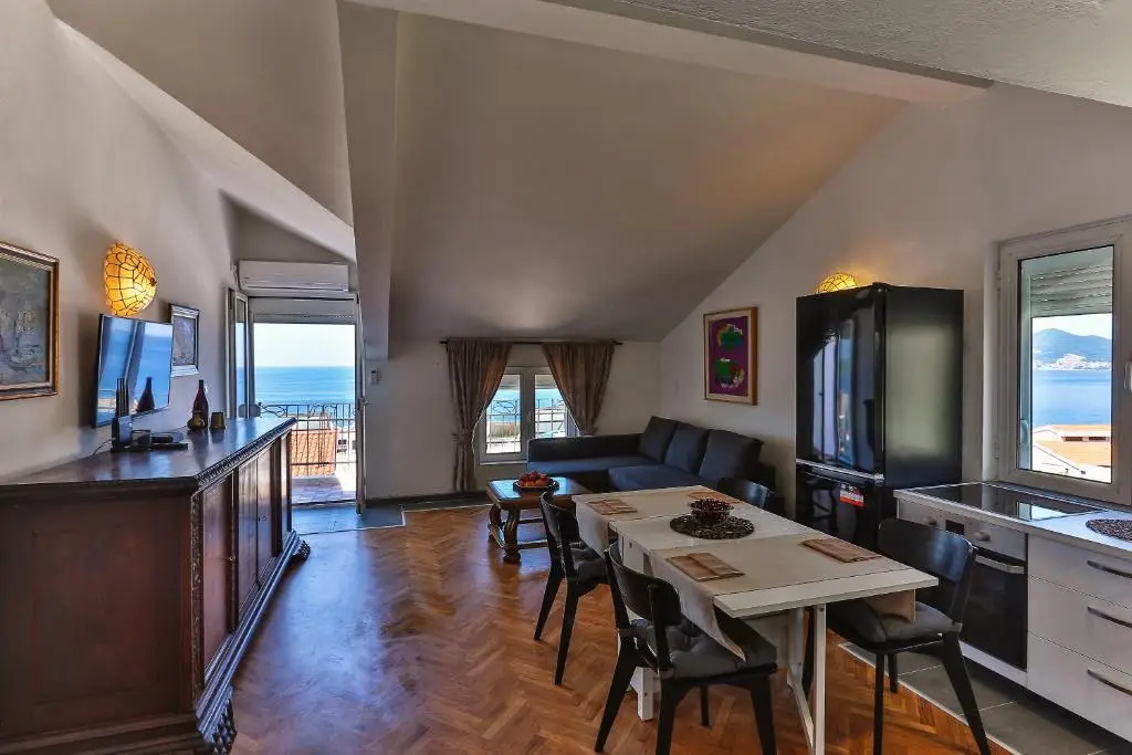 Dvosoban stan 100 m² – Sveti Stefan, Budva — fotografija 10
