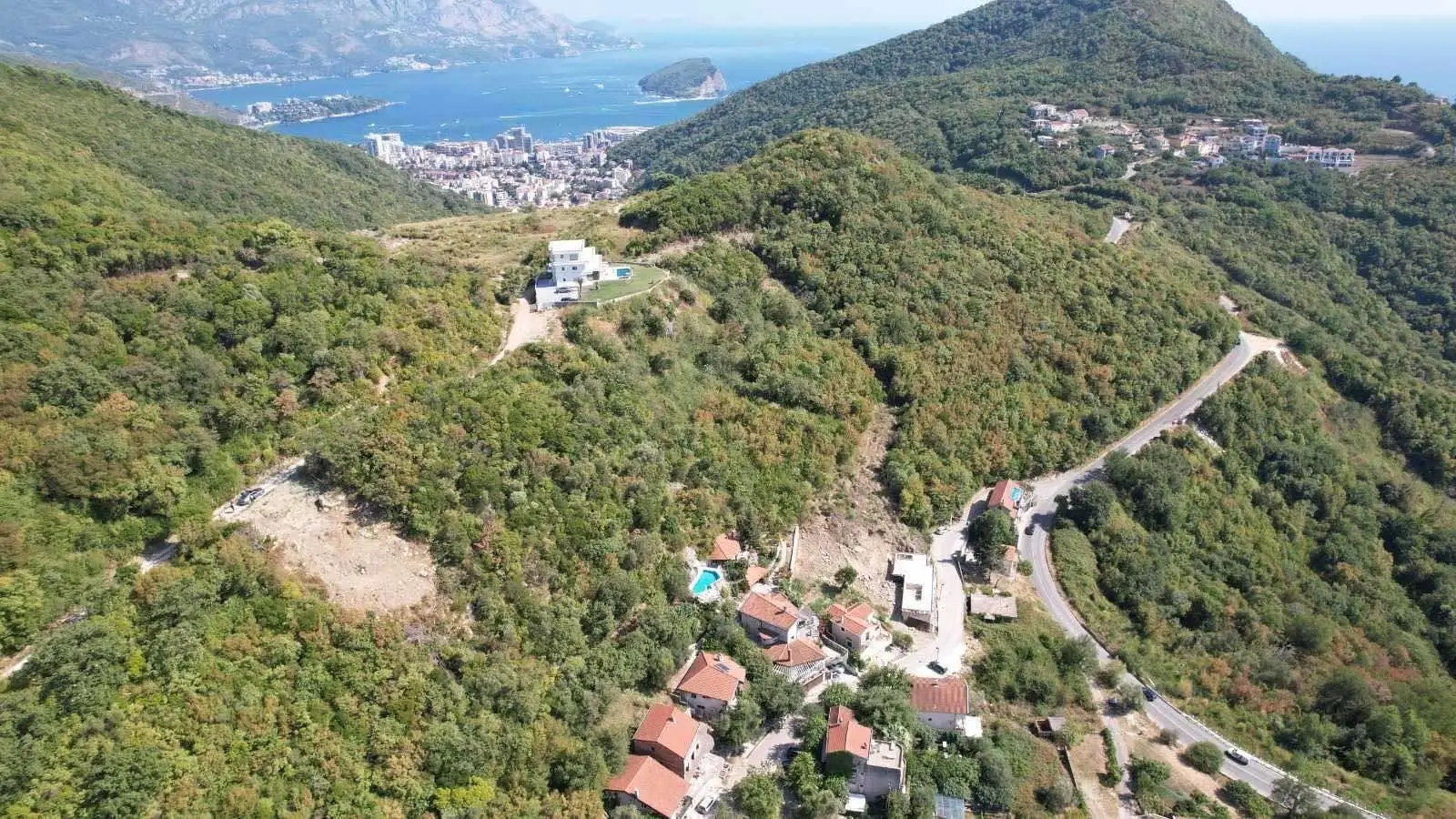 Neurbanizovan plac 1.000 m² u mjestu Svinjišta