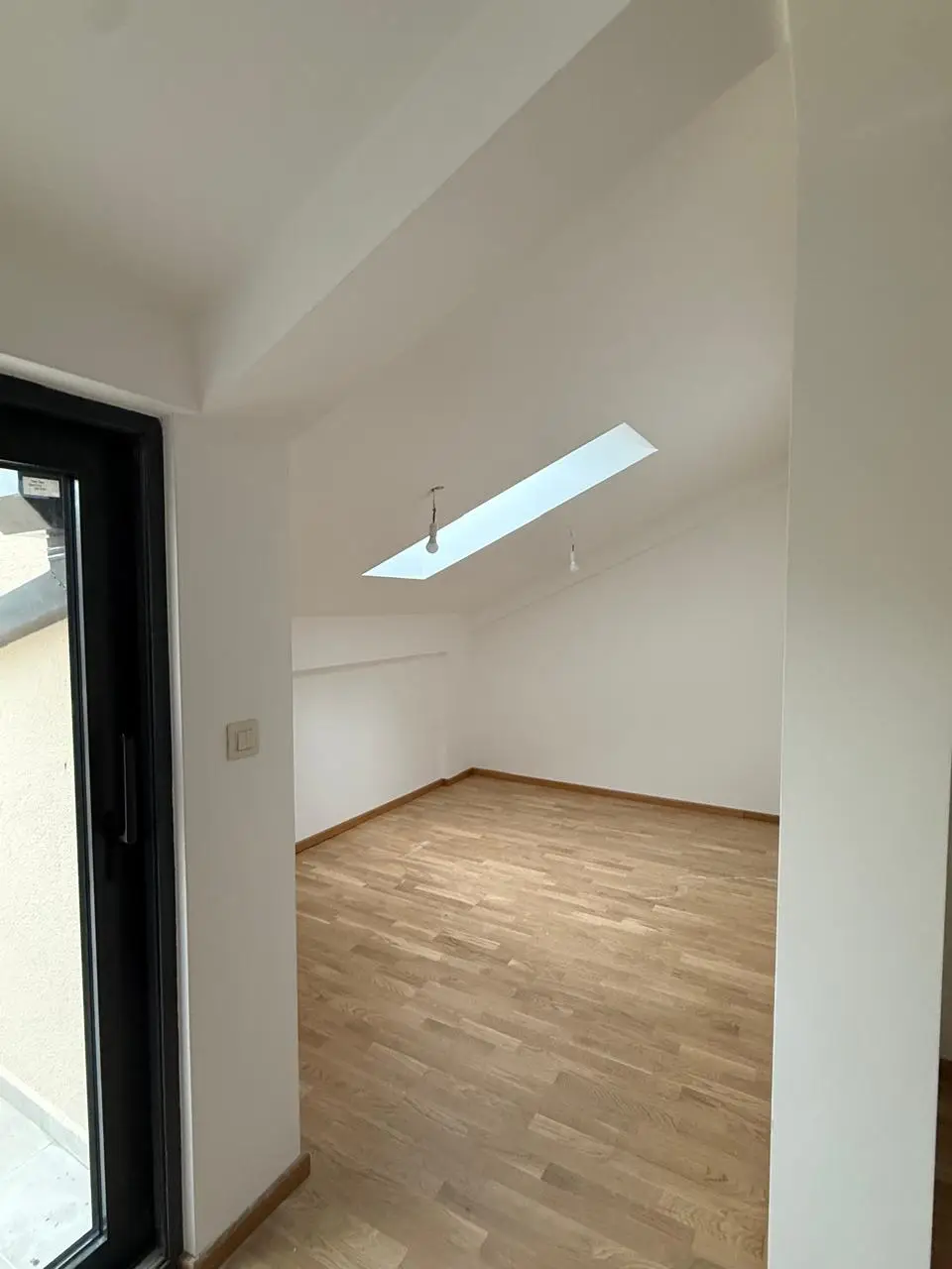 Jednosoban-stan-sa-galerijom-u-novogradnji-Adok-Budva-1 Jednosoban stan 70 m² – Budva — fotografija 2