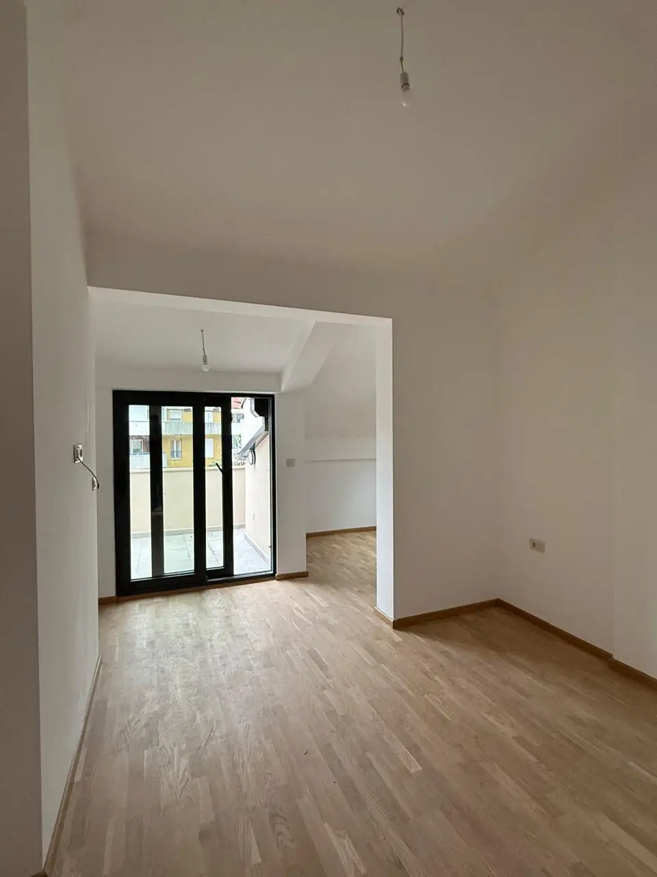 Jednosoban-stan-sa-galerijom-u-novogradnji-Adok-Budva-3 Jednosoban stan 70 m² – Budva — fotografija 4