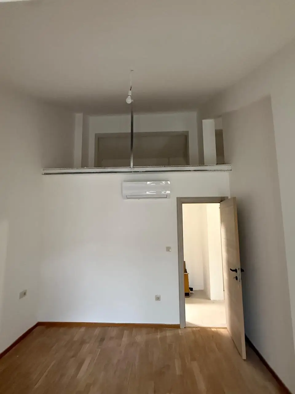 Jednosoban-stan-sa-galerijom-u-novogradnji-Adok-Budva-4 Jednosoban stan 70 m² – Budva — fotografija 5