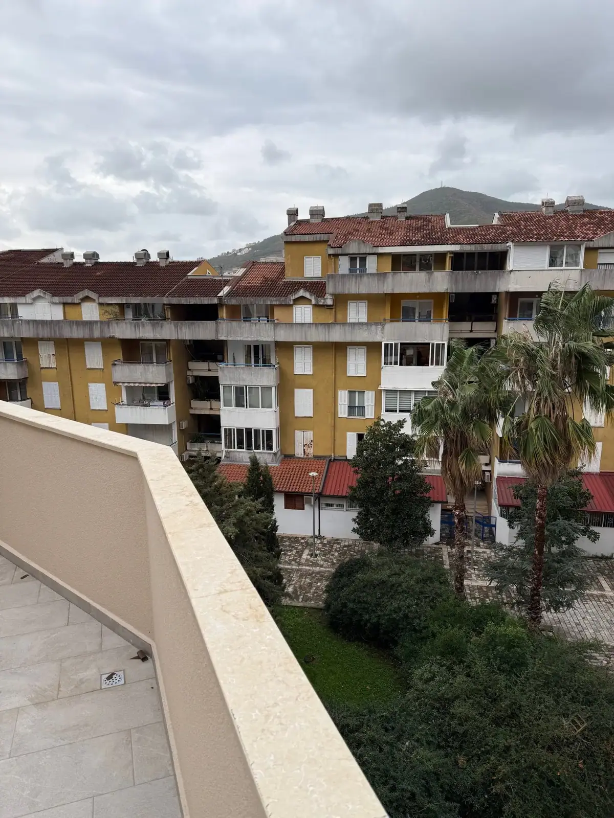 Jednosoban-stan-sa-galerijom-i-terasom-Budva-3 Jednosoban stan – Budva — fotografija 4