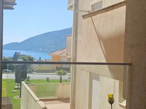 Jednosoban stan s terasom u Igalu