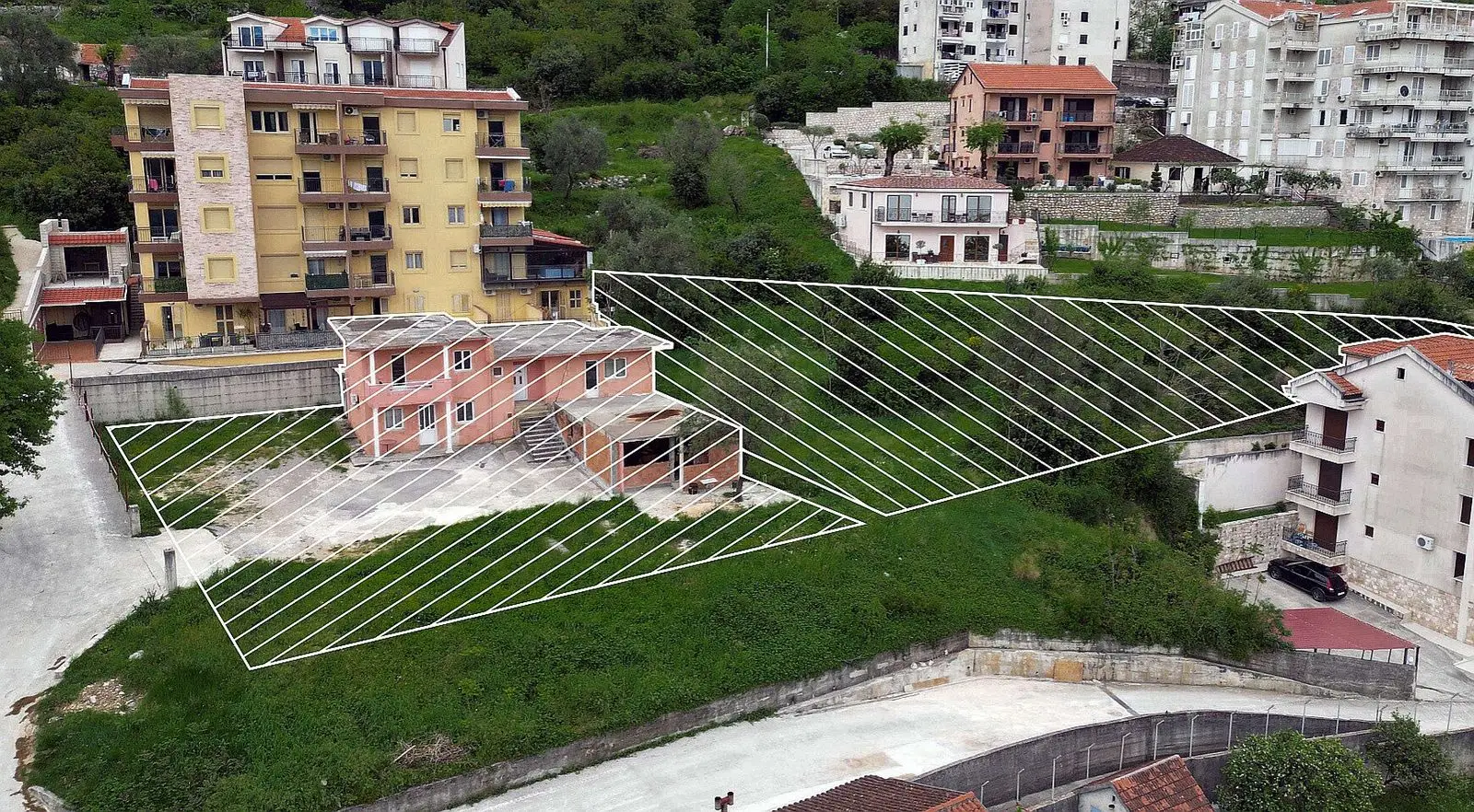 Urbanizovani-placevi-u-Dobroti-Kotor-1 Plac – Dobrota, Kotor — fotografija 2