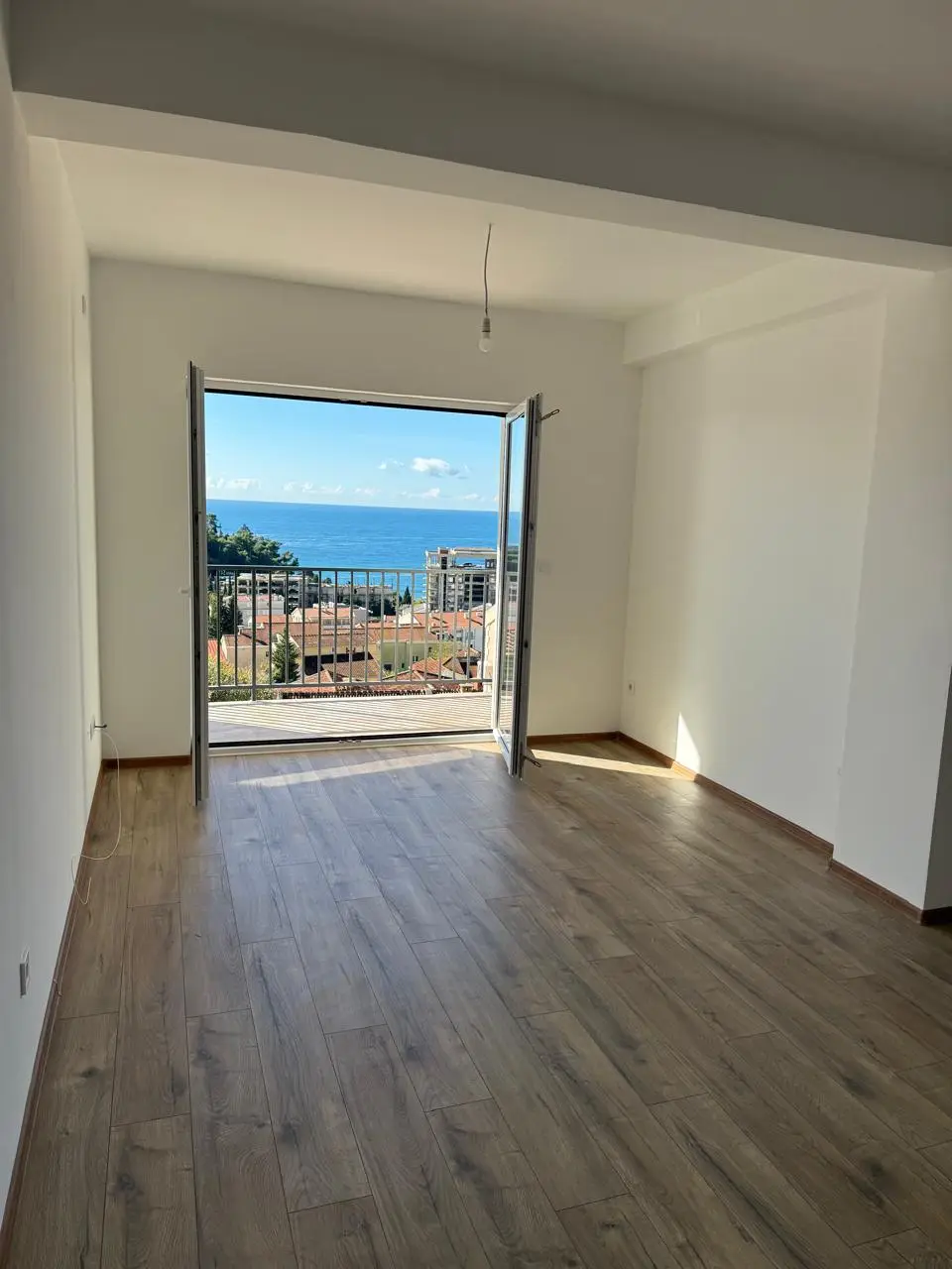 Dvosoban-stan-sa-pogledom-na-more-u-Petrovcu-Budva-2 Dvosoban stan 54 m² – Petrovac, Budva — fotografija 3