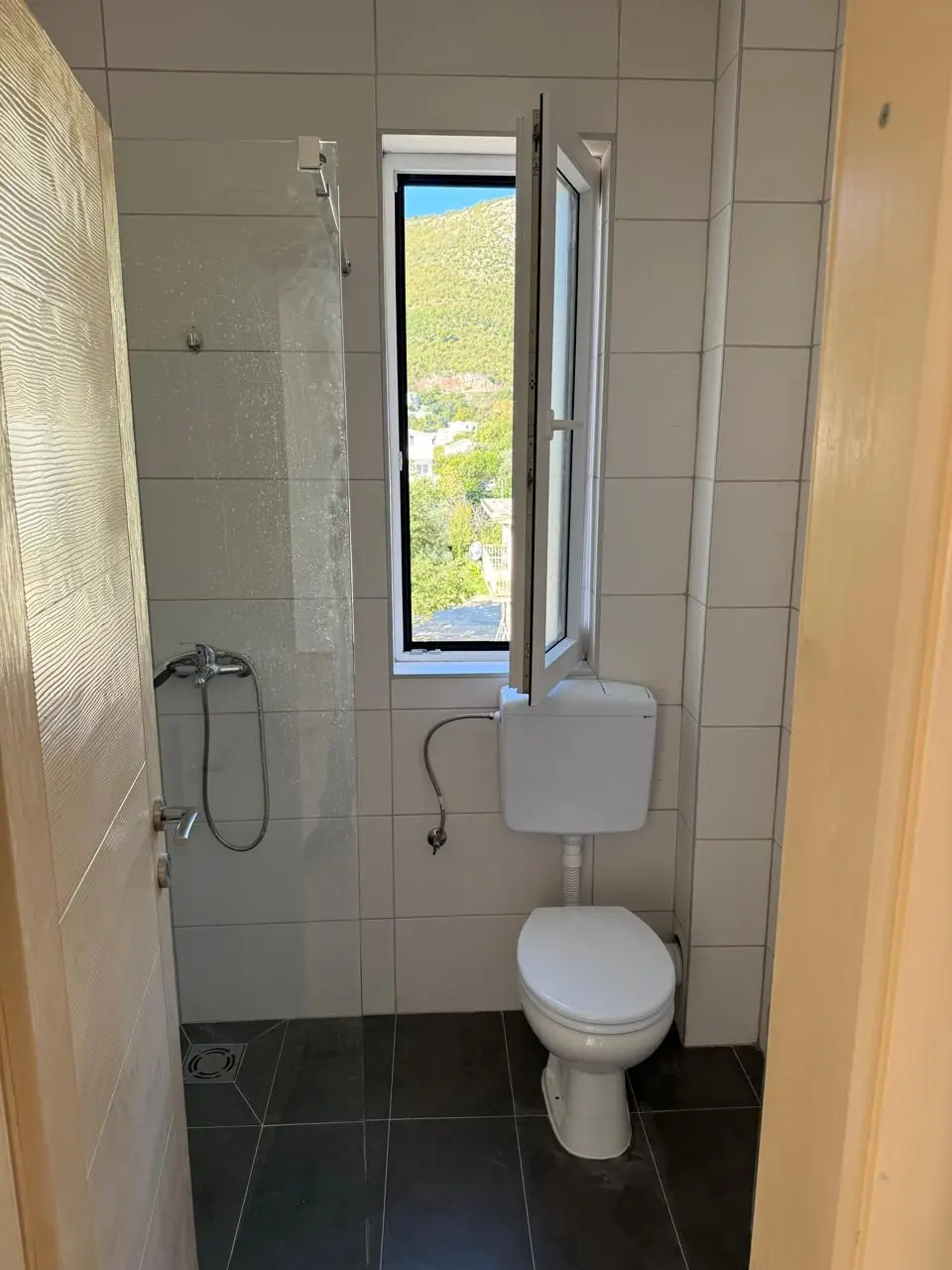 Dvosoban-stan-sa-pogledom-na-more-u-Petrovcu-Budva-3 Dvosoban stan 54 m² – Petrovac, Budva — fotografija 4