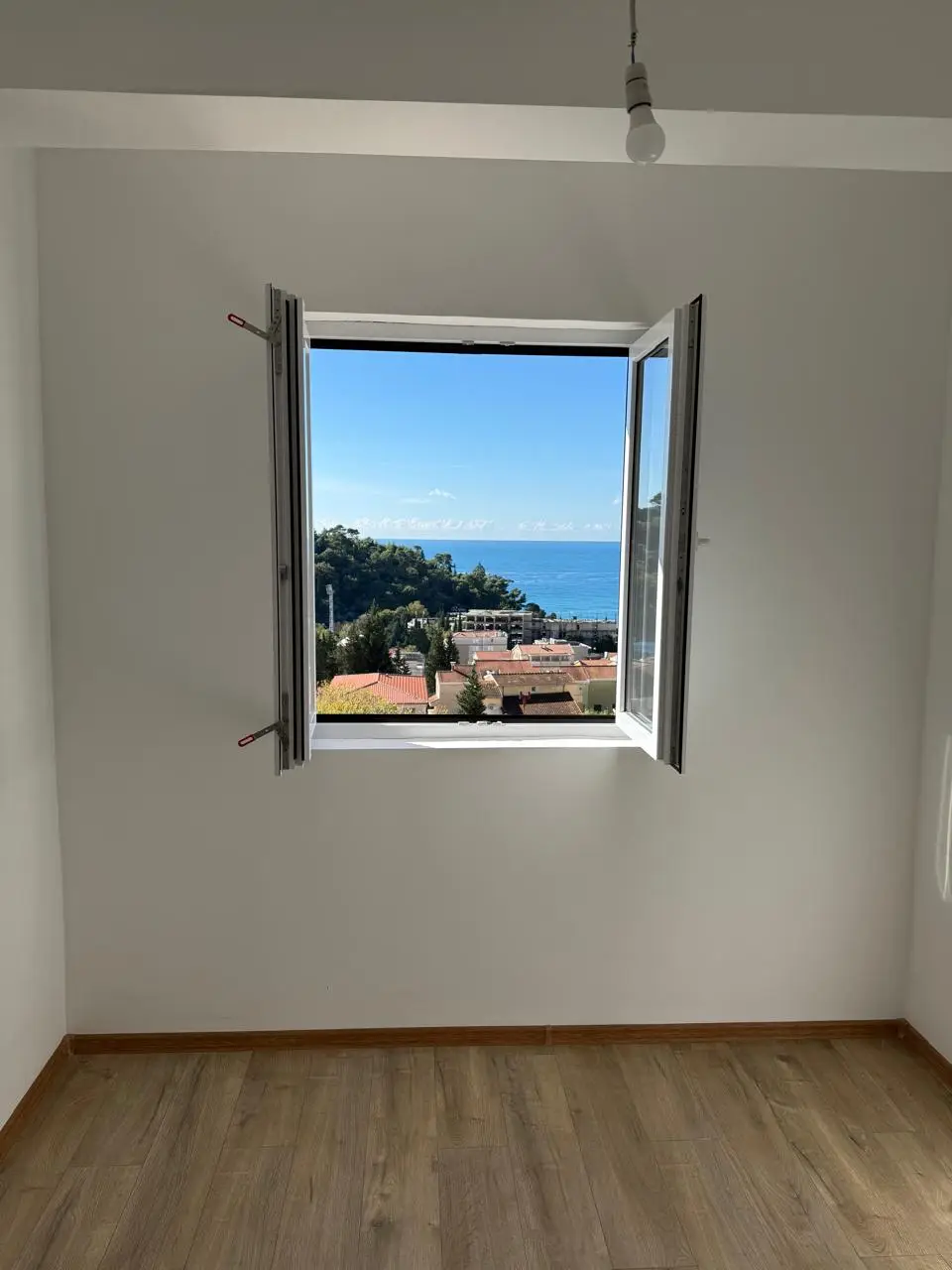 Dvosoban-stan-sa-pogledom-na-more-u-Petrovcu-Budva-4 Dvosoban stan 54 m² – Petrovac, Budva — fotografija 5