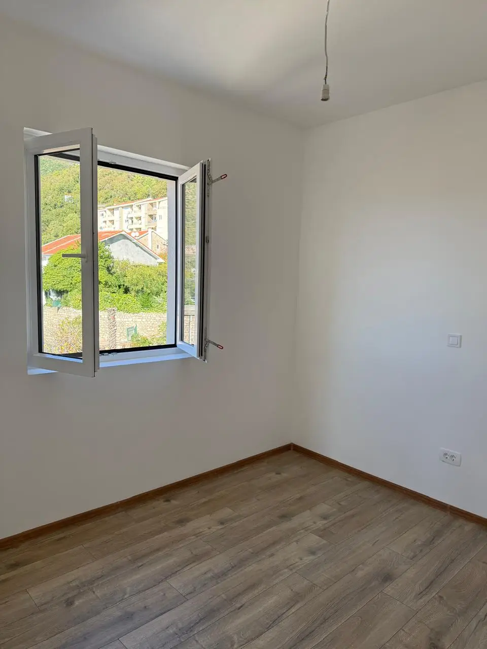 Dvosoban-stan-sa-pogledom-na-more-u-Petrovcu-Budva-5 Dvosoban stan 54 m² – Petrovac, Budva — fotografija 6