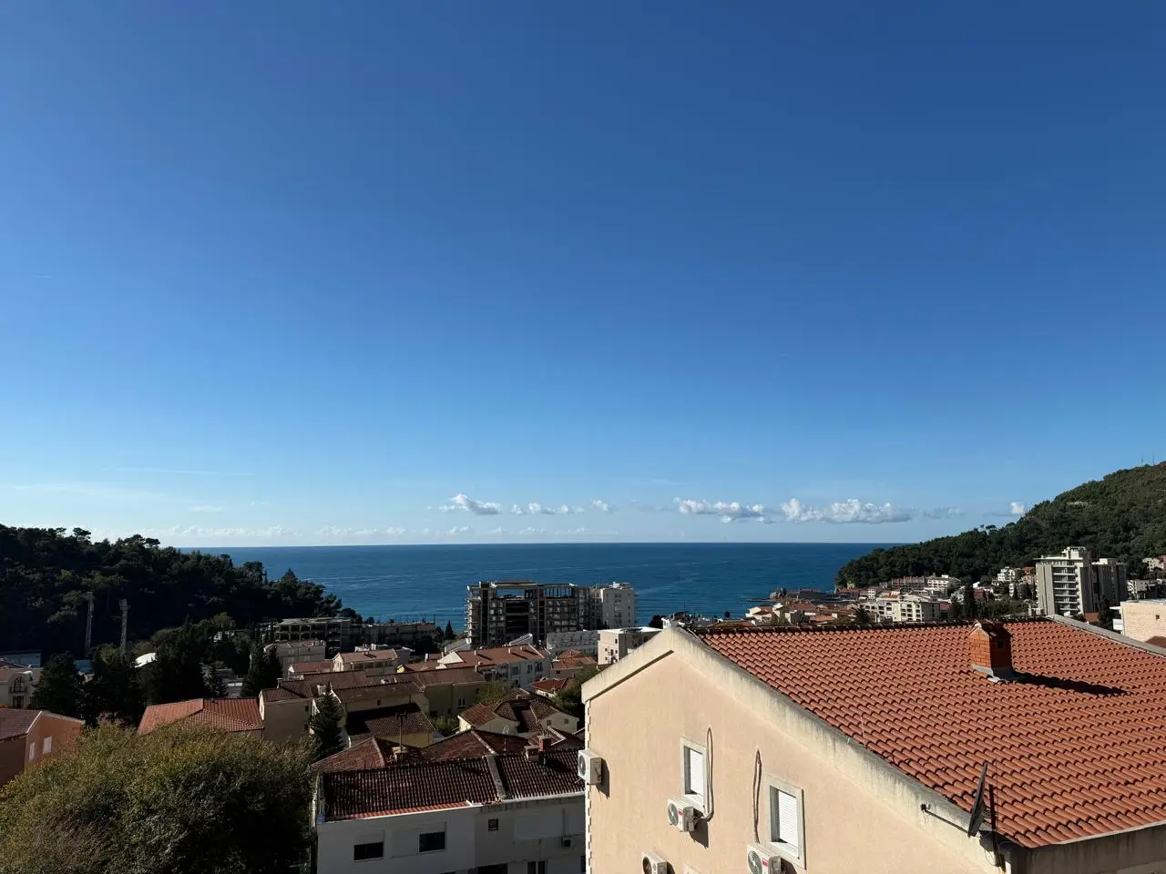 Dvosoban-stan-sa-pogledom-na-more-u-Petrovcu-Budva-7 Dvosoban stan 54 m² – Petrovac, Budva — fotografija 8