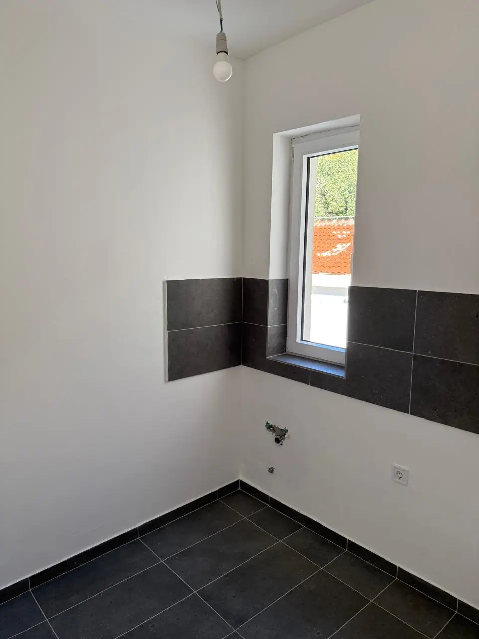 Dvosoban-stan-sa-pogledom-na-more-u-Petrovcu-Budva-9 Dvosoban stan 54 m² – Petrovac, Budva — fotografija 10