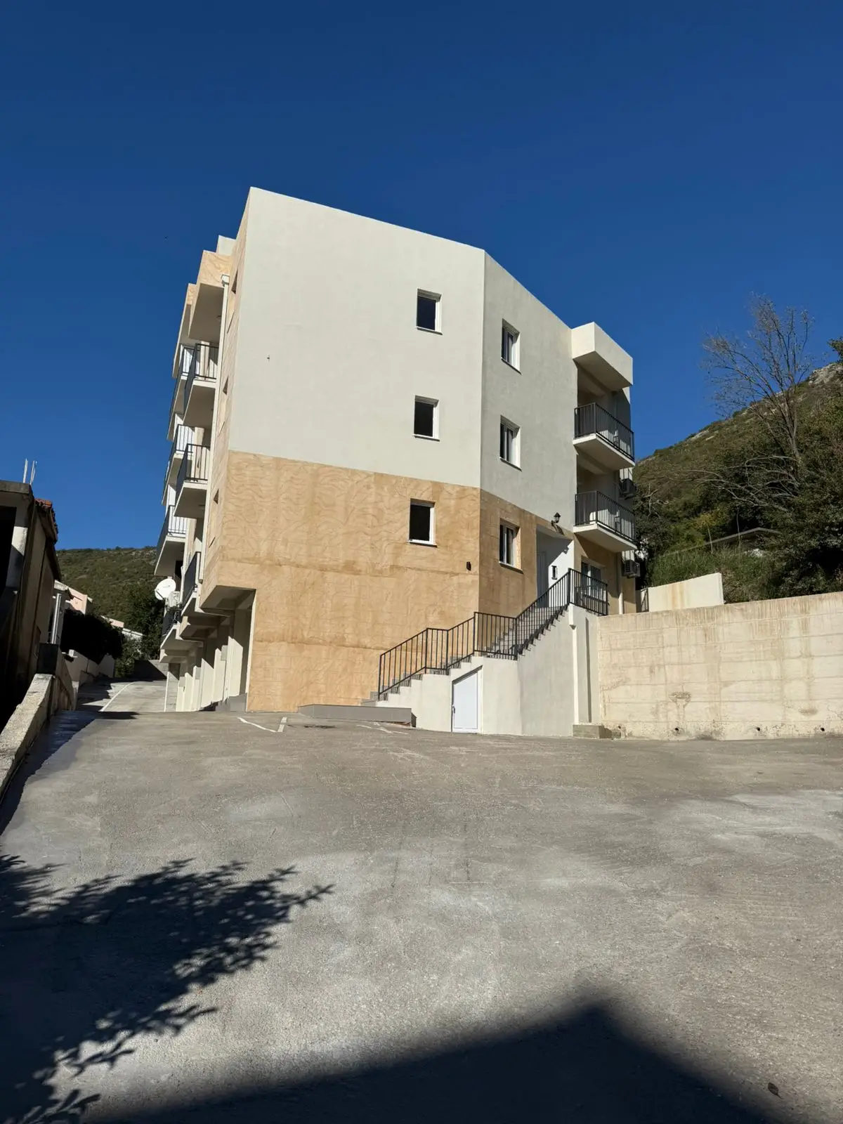 Dvosoban-stan-u-novogradnji-Petrovac-Budva-1 Dvosoban stan 54 m² – Petrovac, Budva — fotografija 2