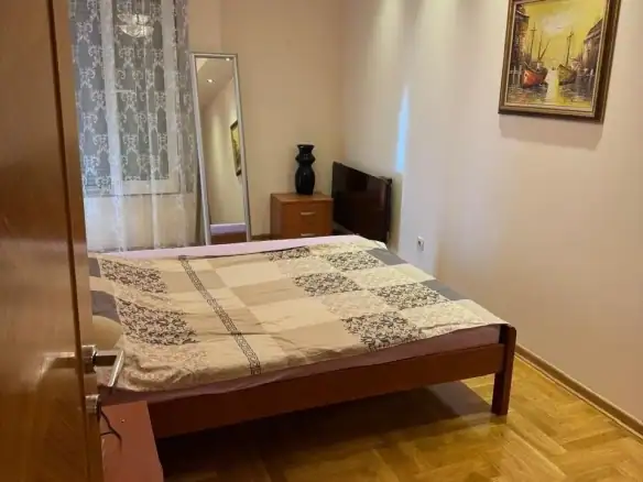 Izdavanje: Dvosoban stan 75 m² – Bar — fotografija 2