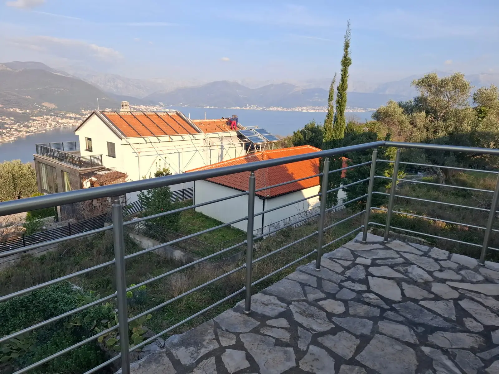 Dvospratna-kuca-sa-bazenom-na-Lustici Dvospratna kuća sa bazenom na Luštici