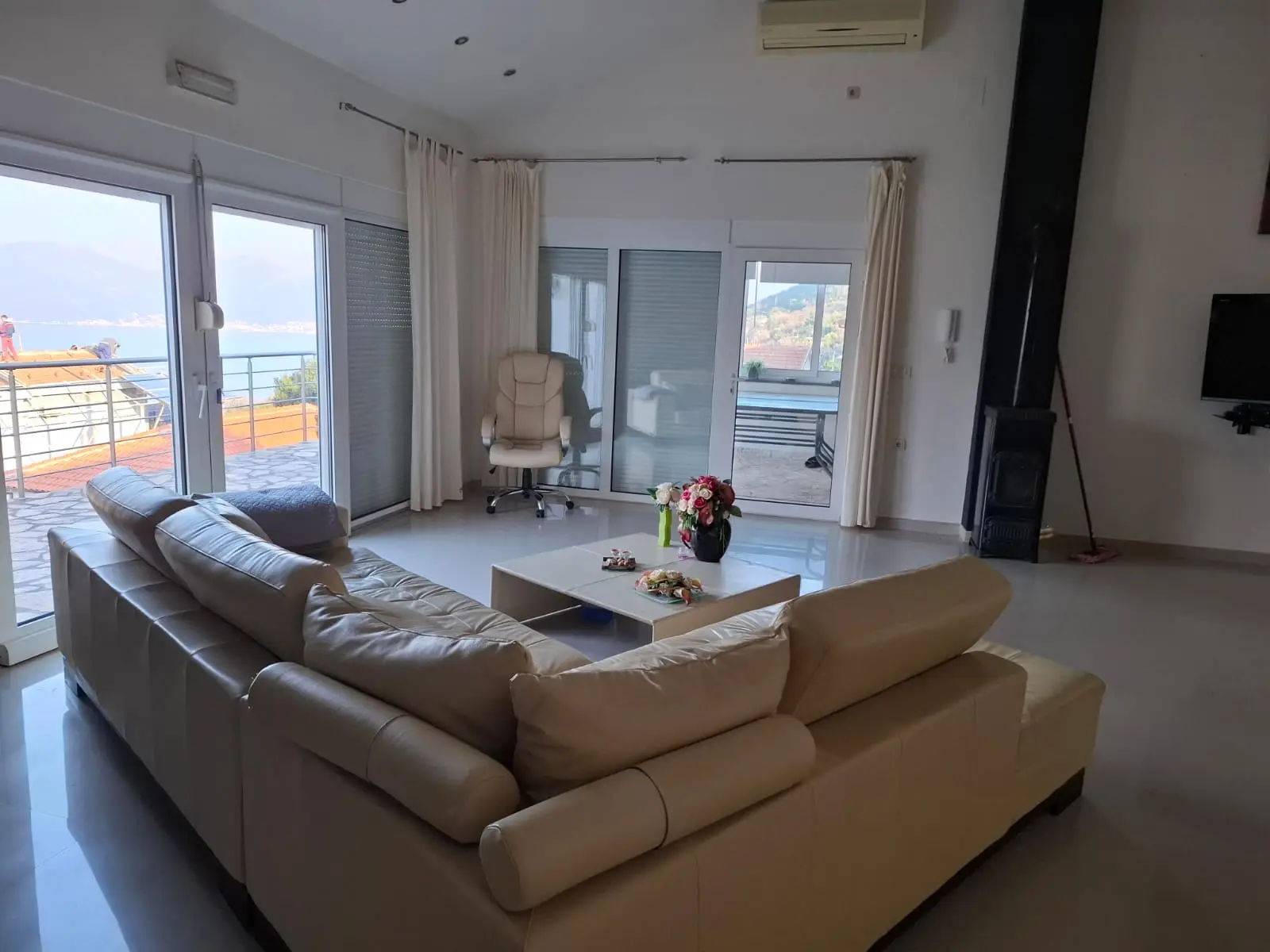 Dvospratna-kuca-sa-bazenom-na-Lustici-8 Kuća 130 m² – Luštica — fotografija 9