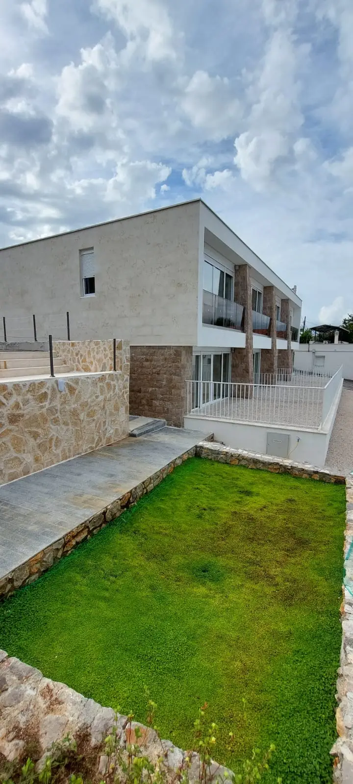 Kuca-sa-pogledom-na-more-u-zatvorenom-kompleksu-Lustica-2 Kuća 75 m² – Luštica — fotografija 3