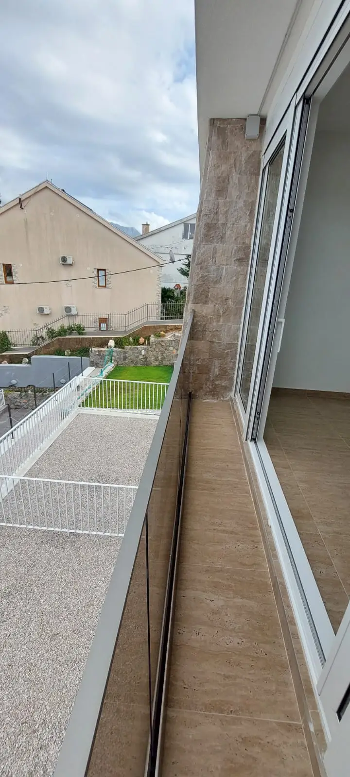 Kuca-sa-pogledom-na-more-u-zatvorenom-kompleksu-Lustica-6 Kuća 75 m² – Luštica — fotografija 7