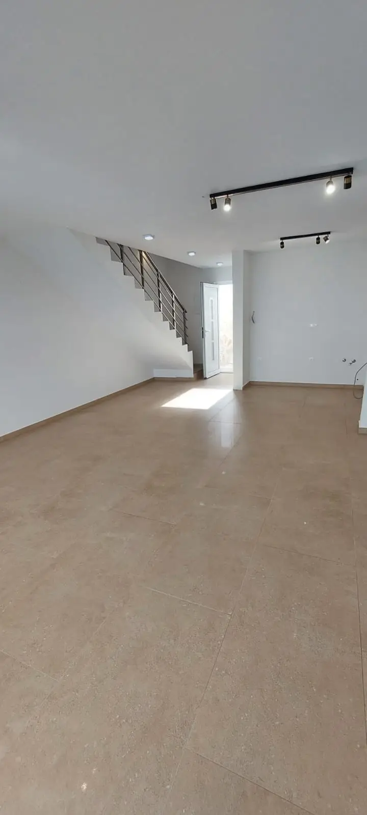 Kuca-sa-pogledom-na-more-u-zatvorenom-kompleksu-Lustica-8 Kuća 75 m² – Luštica — fotografija 9
