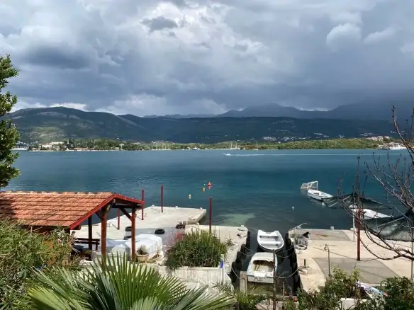 Hotel na obali mora u Đuraševićima