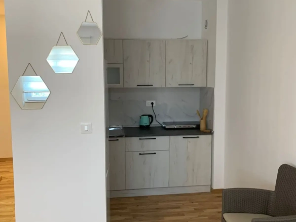 Dvosoban stan sa pogledom na more u Bečićima