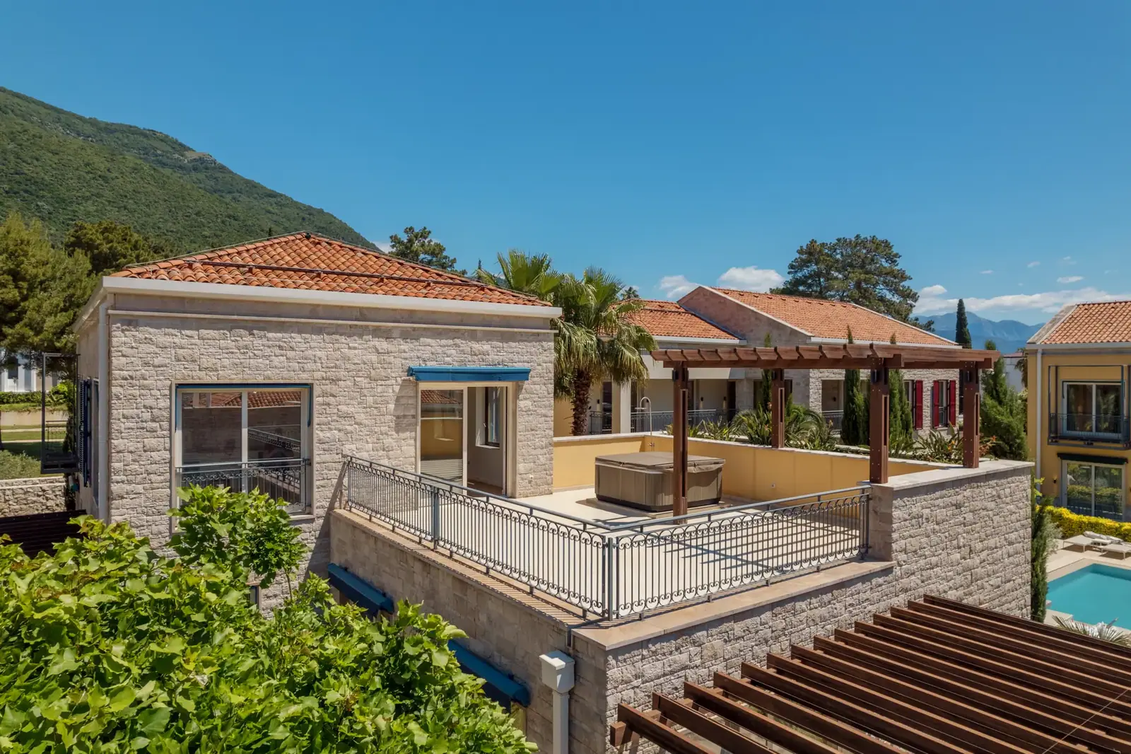Dvosoban-stan-sa-terasom-u-Kumboru-Herceg-Novi Dvosoban stan sa terasom u Kumboru