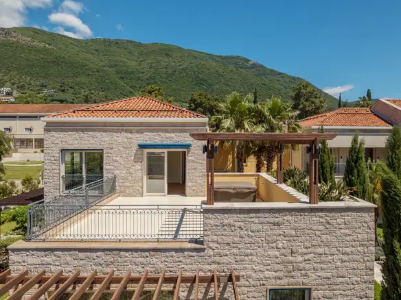 Dvosoban stan 130 m² – Kumbor, Herceg Novi — fotografija 2