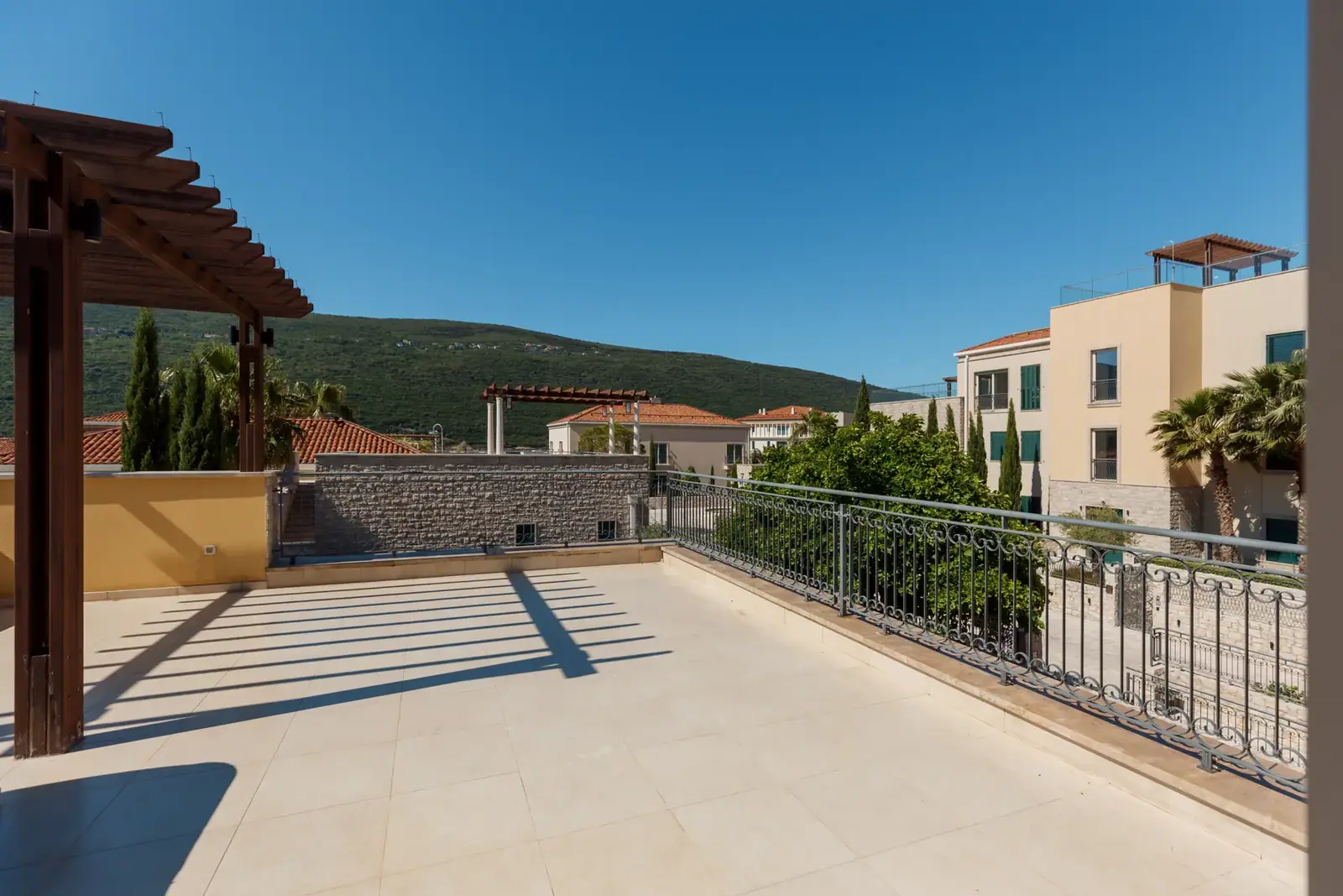 Dvosoban-stan-sa-terasom-u-Kumboru-Herceg-Novi-4 Dvosoban stan 130 m² – Kumbor, Herceg Novi — fotografija 5