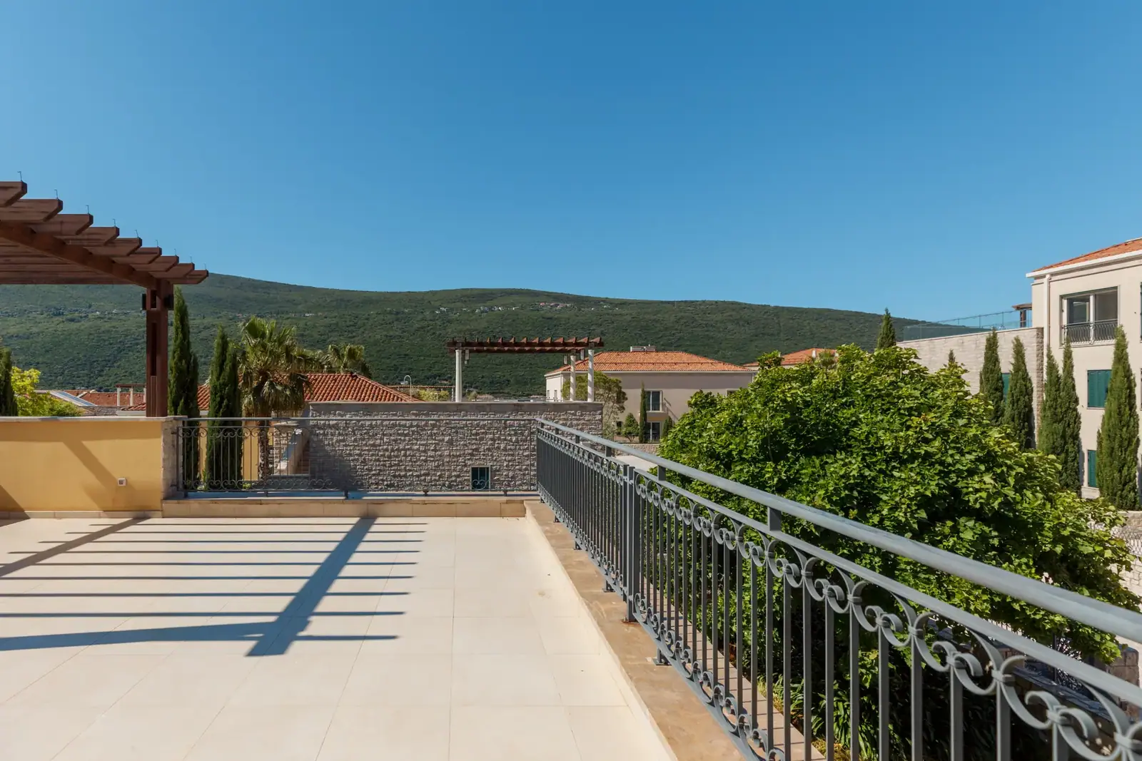 Dvosoban-stan-sa-terasom-u-Kumboru-Herceg-Novi-5 Dvosoban stan 130 m² – Kumbor, Herceg Novi — fotografija 6