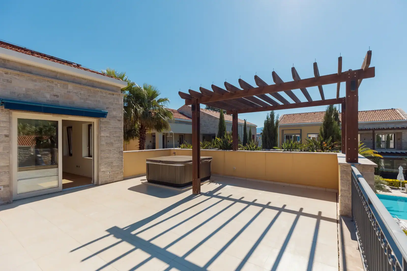 Dvosoban-stan-sa-terasom-u-Kumboru-Herceg-Novi-7 Dvosoban stan 130 m² – Kumbor, Herceg Novi — fotografija 8