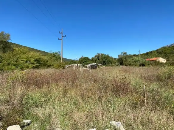 Urbanizovan plac u Lastvi Grbaljskoj