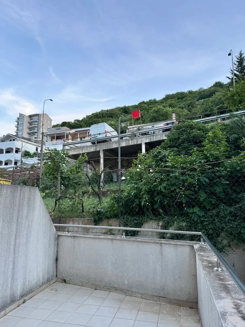 Jednosoban-stan-sa-terasom-u-Budvi-6 Jednosoban stan 39 m² – Budva — fotografija 7