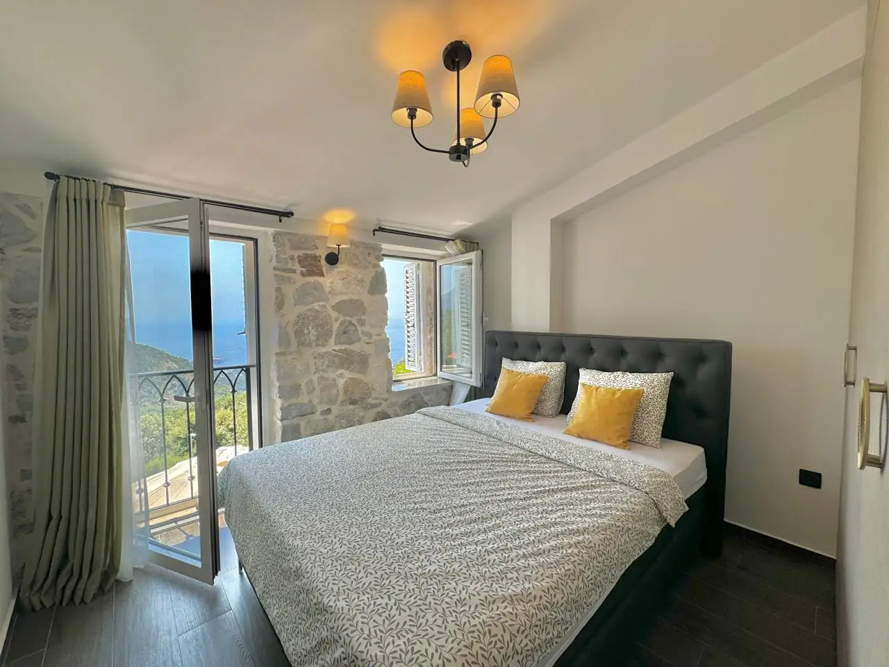 Renovirana-kamena-kuca-u-Vojnicima-iznad-Przna-Budva Renovirana kamena kuća u Vojnićima iznad Pržna