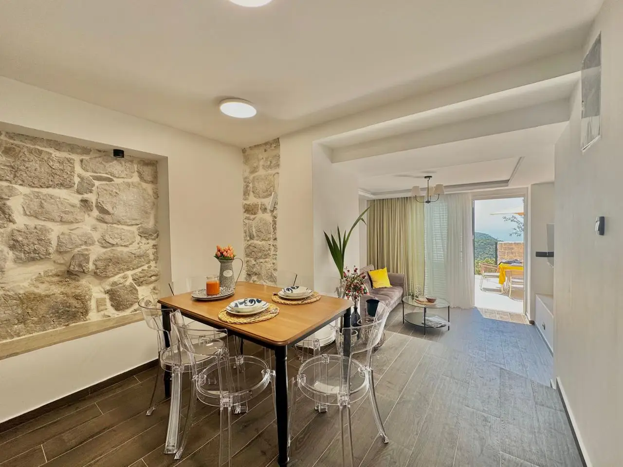 Renovirana-kamena-kuca-u-Vojnicima-iznad-Przna-Budva-5 Izdavanje: Kuća 80 m² – Kuljače, Budva — fotografija 6