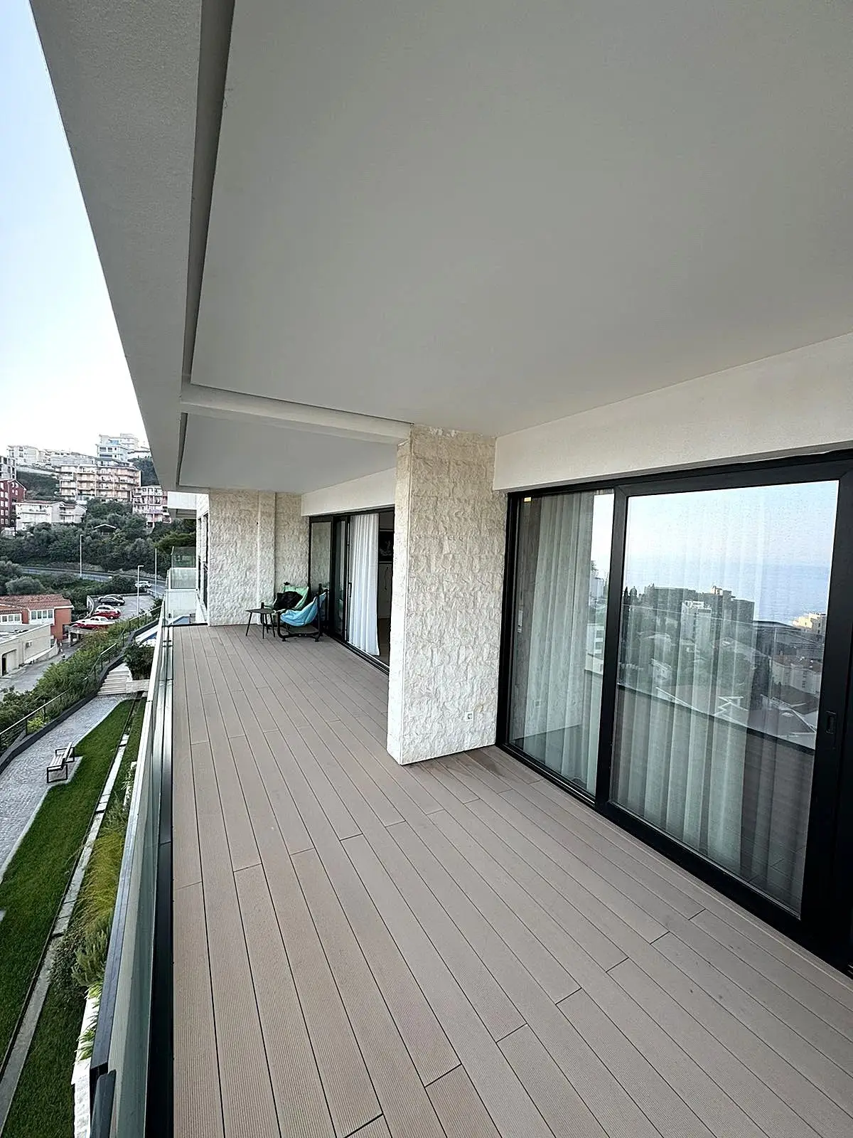 Trosoban-penthaus-sa-krovnom-terasom-u-Budvi-2 Trosoban stan 125 m² – Budva — fotografija 3