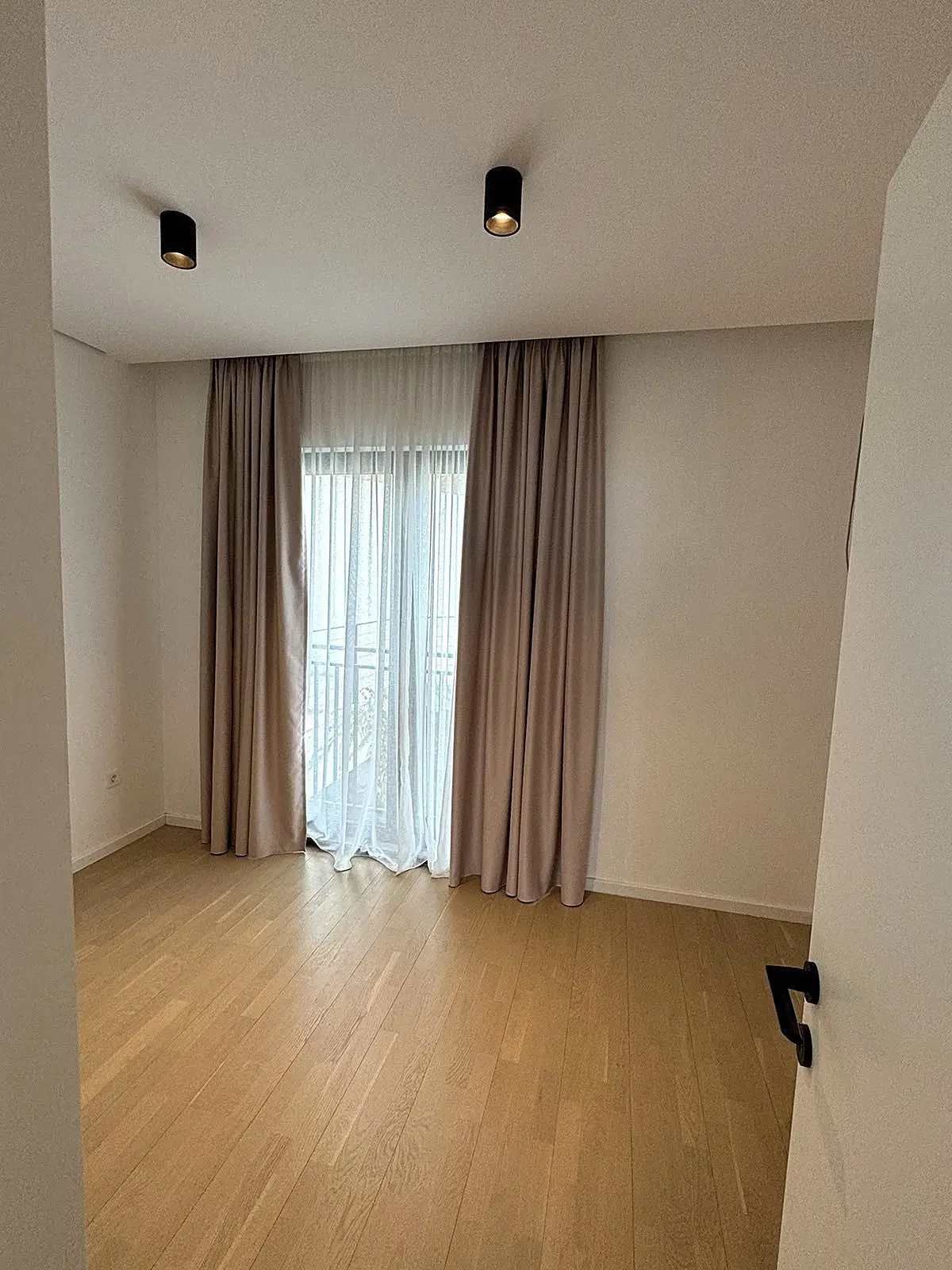 Trosoban-penthaus-sa-krovnom-terasom-u-Budvi-5 Trosoban stan 125 m² – Budva — fotografija 6