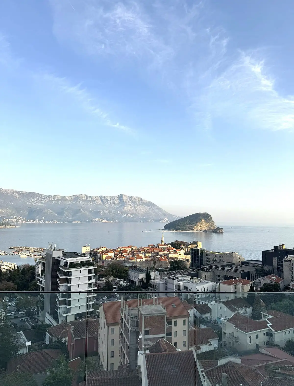 Trosoban-penthaus-sa-krovnom-terasom-u-Budvi-7 Trosoban stan 125 m² – Budva — fotografija 8