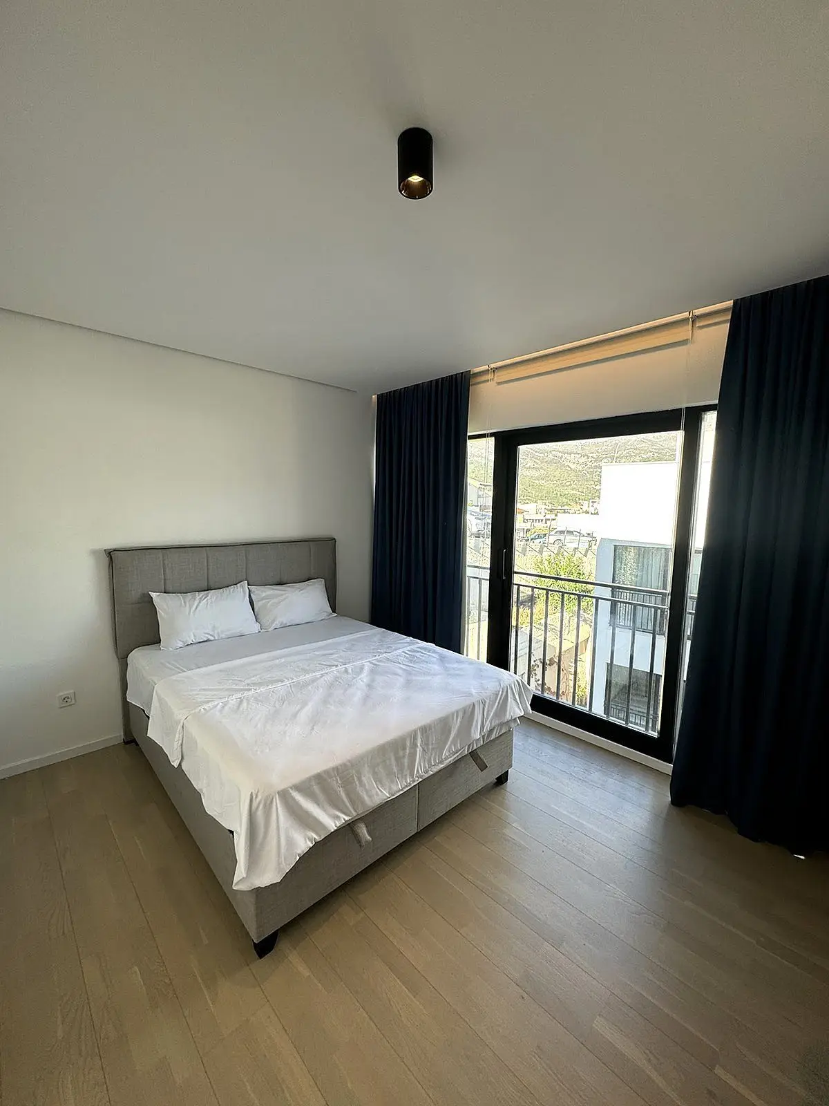 Trosoban-penthaus-sa-krovnom-terasom-u-Budvi-8 Trosoban stan 125 m² – Budva — fotografija 9