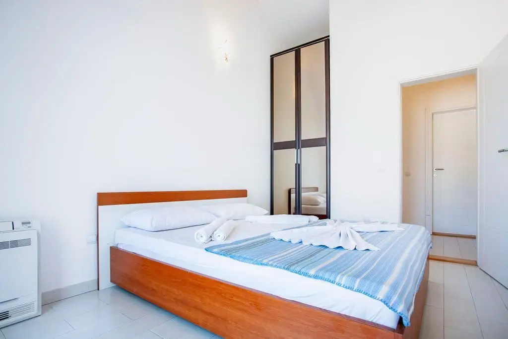 Cetvorospratna-vila-sa-pogledom-na-more-Potkosljun-Budva-1 Kuća 358 m² – Budva — fotografija 2