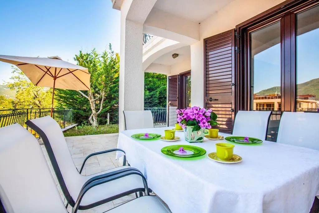 Cetvorospratna-vila-sa-pogledom-na-more-Potkosljun-Budva-3 Kuća 358 m² – Budva — fotografija 4