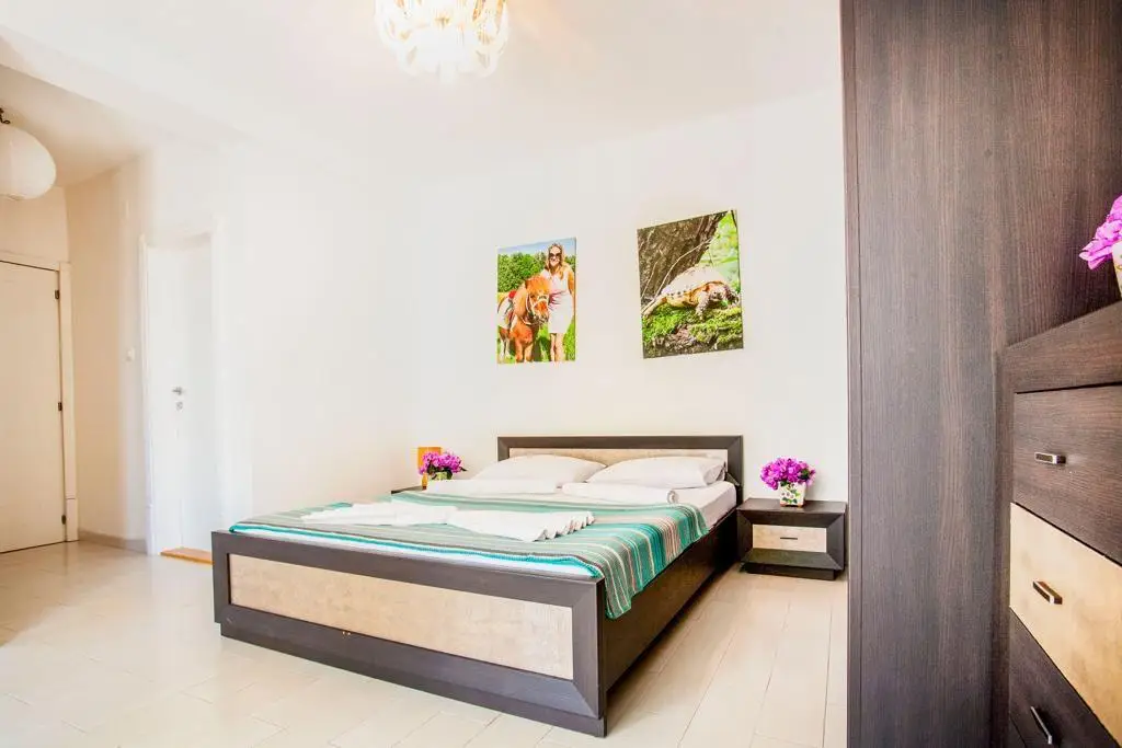 Cetvorospratna-vila-sa-pogledom-na-more-Potkosljun-Budva-7 Kuća 358 m² – Budva — fotografija 8
