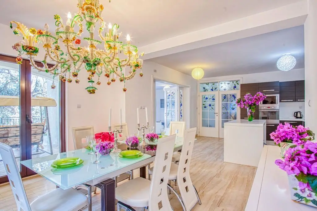 Cetvorospratna-vila-sa-pogledom-na-more-Potkosljun-Budva-8 Kuća 358 m² – Budva — fotografija 9