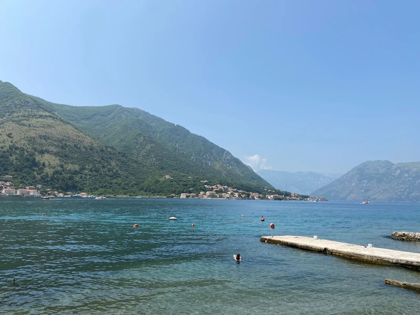 Dvosoban-stan-na-obali-mora-u-Dobroti-Kotor-2 Dvosoban stan 103 m² – Dobrota, Kotor — fotografija 3