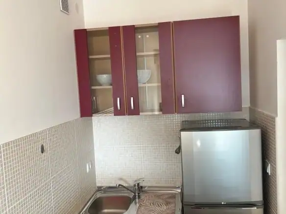 Izdavanje: Jednosoban stan 43 m² – Lazi, Budva — fotografija 3