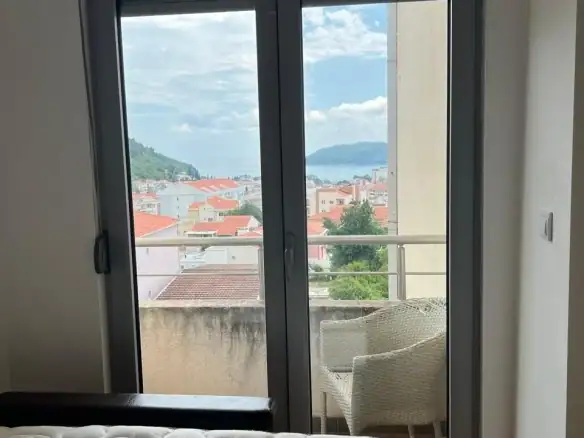 Izdavanje: Jednosoban stan 43 m² – Lazi, Budva — fotografija 4