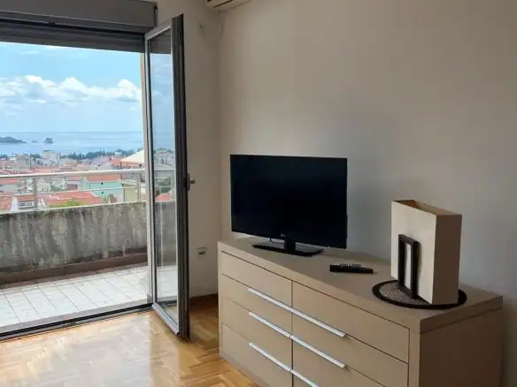 Izdavanje: Jednosoban stan 43 m² – Lazi, Budva — fotografija 7