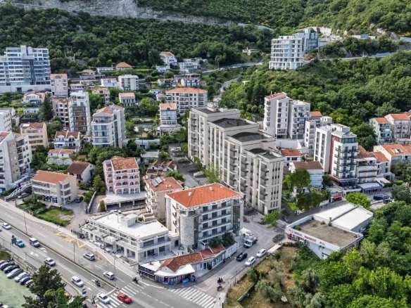 Četvorosoban stan 39 m² – Bečići, Budva — fotografija 8