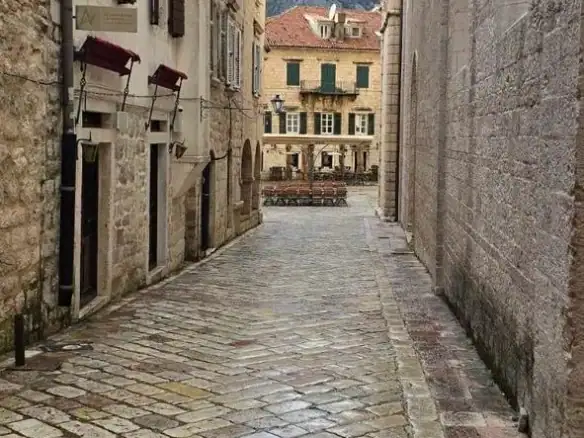 Trosoban stan 72 m² – Kotor — fotografija 2